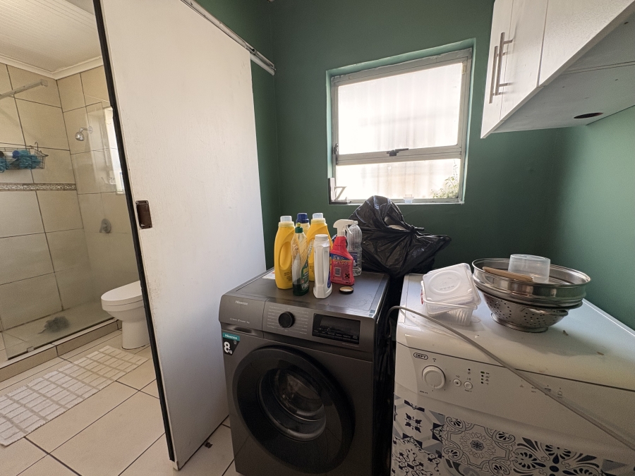 To Let 2 Bedroom Property for Rent in Walmer Estate Western Cape